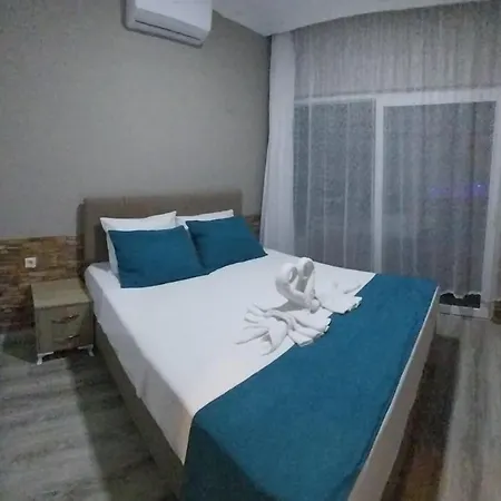 Uzgunum Evde Hasar Var Rezervasyon Alamiyorum *