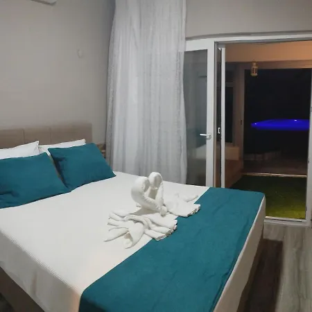 Uzgunum Evde Hasar Var Rezervasyon Alamiyorum